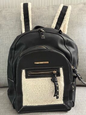 KENZIE BLACK BACKPACK SOME FAUX FUR NWT